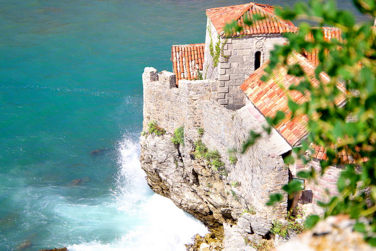 Rent a villa in Budva and experience the Adriatic in style